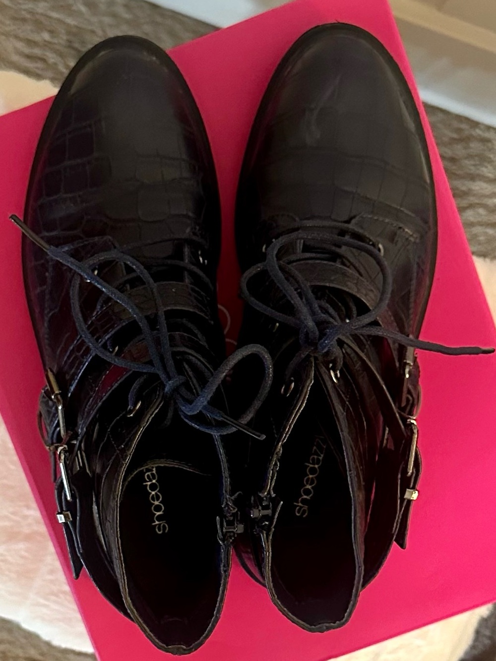ShoeDazzle Donna Navy Croc Embossed Combat Boots NWOT Size 8 - Picture 3 of 8